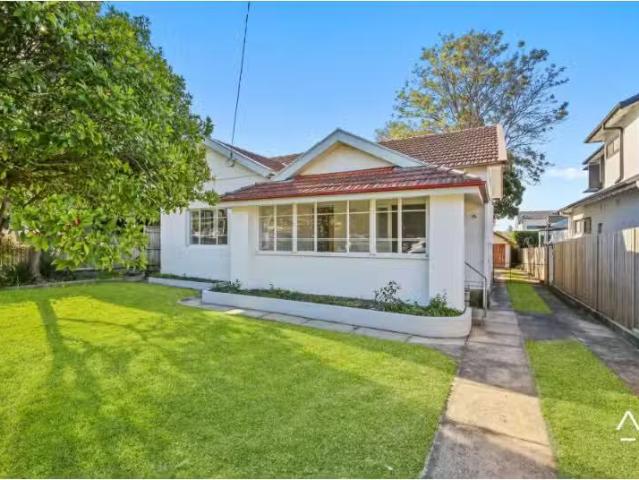 Charming 4 BR 3 Malacoota Road, Northbridge House for rent Li.