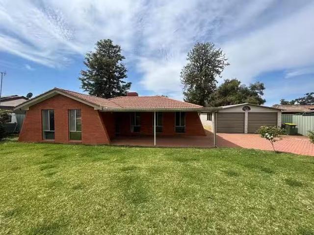 Charming 4 BR 3 Meadowbank Drive, Dubbo, NSW 2830