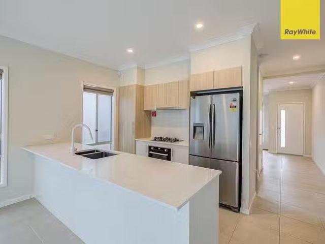 Unique 4 BR 3 Raptor Street, Rochedale, QLD 4123