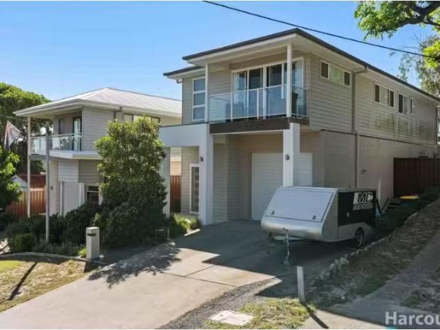 Unique 4 BR 3B Alexander Avenue, Caves Beach House for rent L.