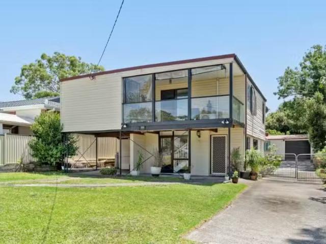 Just in! 4 BR 100 Catherine Street, MANNERING PARK House for r.