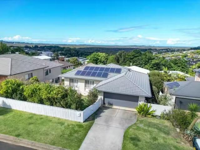 Unique 4 BR 10 Bannockburn Court, Cumbalum House for rent Lis.