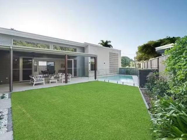 Deal! 4 BR 10 Monomeeth Street, BUDERIM, QLD 4556 House for.