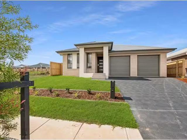 Cozy 4 BR 10 Tumpoa Street, Fletcher Townhouse for rent Liste.