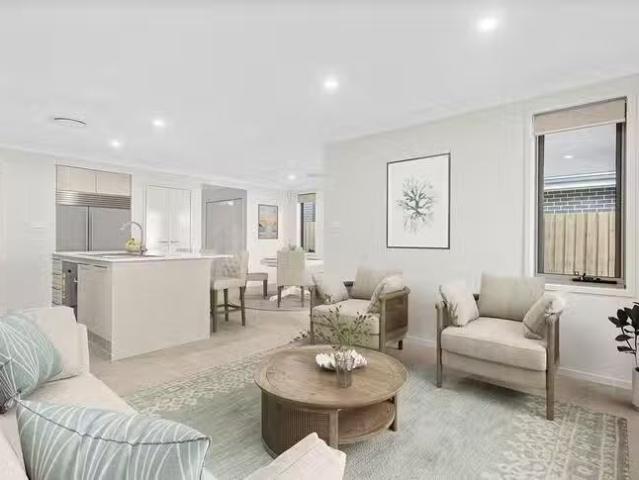 Cozy 4 BR 10 Yarrawa Street, Tullimbar, NSW 2527