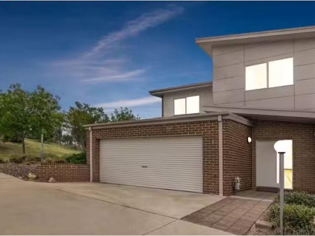 Cheap 4 BR 1/147 Bill Ferguson Circuit, Bonner Townhouse for r.