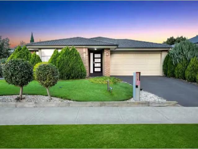 Cheap 4 BR 114 Malibu Boulevard, Point Cook House for rent Li.
