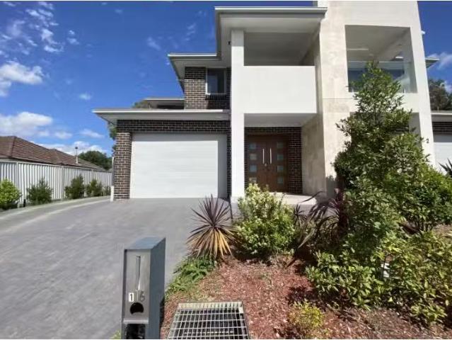 Unique 4 BR 1/16 Highland Avenue, Bankstown Townhouse for rent.