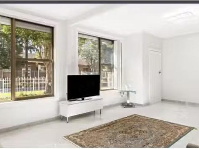 Unique 4 BR 11 Cummins Street, UNANDERRA House for rent Liste.