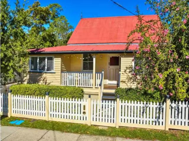 Just in! 4 BR 11 Brook Street, SOUTH BRISBANE House for rent.