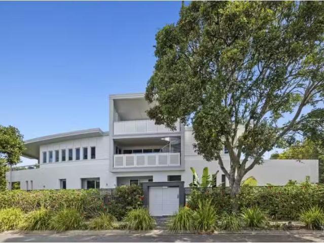 Charming 4 BR 12 Kamala Crescent, Casuarina House for rent Li.