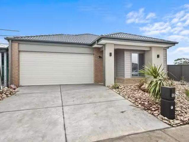 New 4 BR 12 Limetree Way, Lake Gardens, VIC 3355