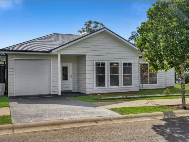 Cozy 4 BR 12 Macbeth Close, Oakdale House for rent Listed by.