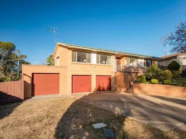 Unique 4 BR 12 Nagara Street, Waramanga House for rent Listed.
