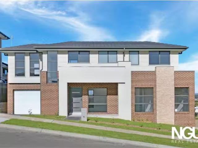 Just in! 4 BR 12 Newmarket Parkway, BOX HILL House for rent L.