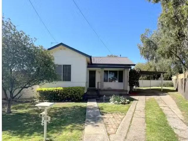 Just in! 4 BR 12 Sheahan, COWRA House for rent Listed by Emil.