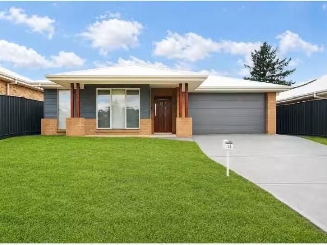 Cheap 4 BR 13 Edye Circuit, ORANGE House for rent Listed by P.