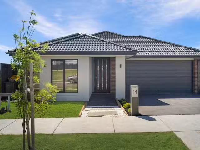 Just in! 4 BR 14 Colombard Street, Mount Duneed, VIC 3217