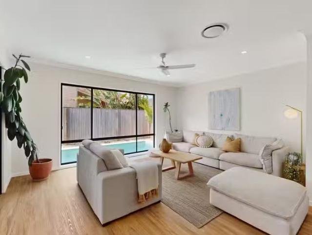 Deal! 4 BR 14 Achurch Street, PALMVIEW, QLD 4553 House for R.