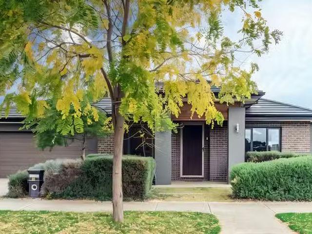 Cozy 4 BR 14 Bertie Street, Manor Lakes, VIC 3024