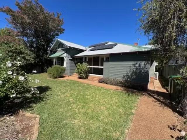 Nice 4 BR 15 Rawson Street, DUBBO House for rent Listed by Ch.