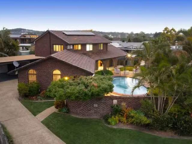 Charming 4 BR 16 Edzell Place, CARINDALE, QLD 4152 House for.