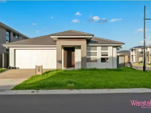 Cheap 4 BR 16 Floribunda Street, Marsden Park House for rent.