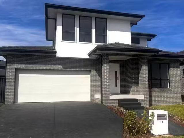 Unique 4 BR 16 Frew Street, Wilton, NSW 2571