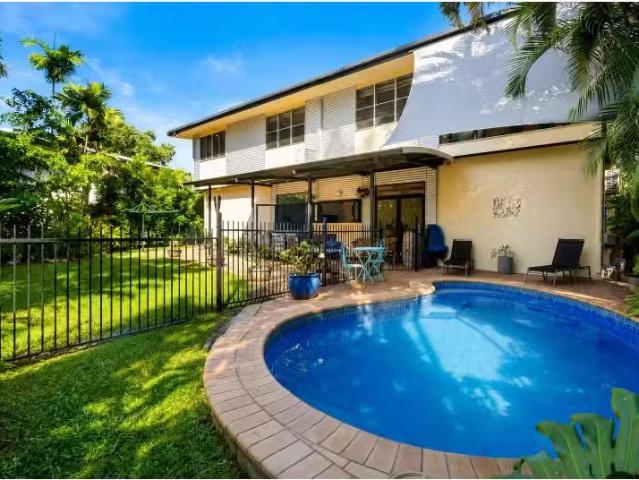 Nice 4 BR 16 Temira Crescent, LARRAKEYAH House for rent Liste.