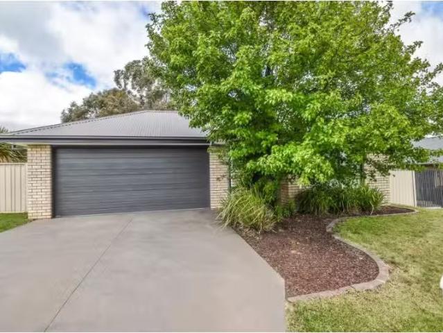 Unique 4 BR 17 Molloy Drive, Orange House for rent Listed by.