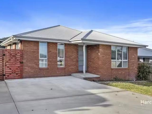 Cheap 4 BR 17 Mabel Close, ROKEBY, TAS 7019 House for Rent