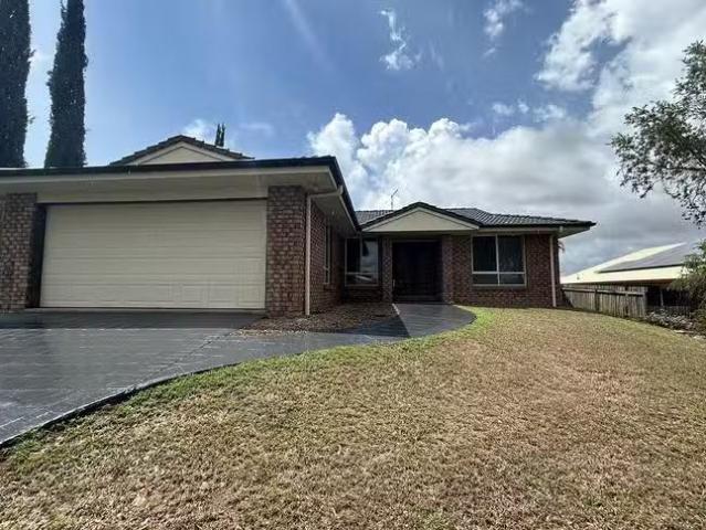 Cheap 4 BR 17 Wivenhoe Close, Clinton, QLD 4680
