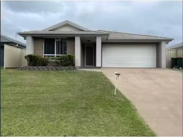 Charming 4 BR 18 Honeymyrtle Street, Thornton House for rent.