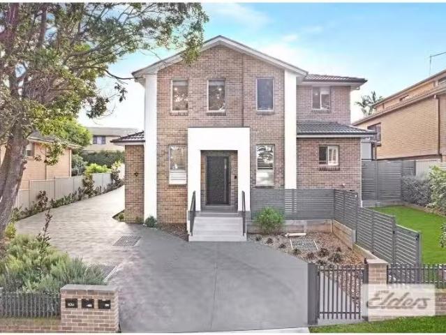 Cheap 4 BR 1/92 Herring Road, Marsfield Townhouse for rent Li.