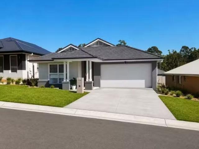 Rental! 4 BR 19 Mc Duff Av, North Rothbury House for rent Lis.