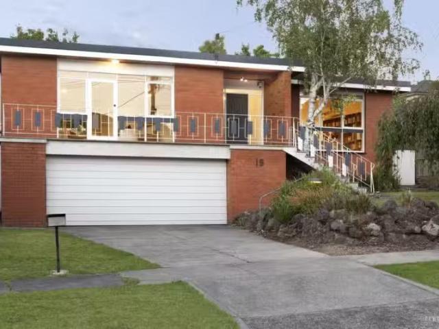For Rent! 4 BR 19 Millicent Avenue, Balwyn North VIC 3104 Ho.