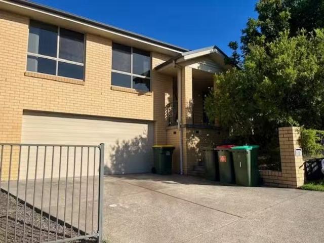 Just in! 4 BR 1 Greystone Close, Fennell Bay House for rent L.