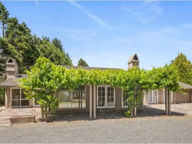 Unique 4 BR 1 Hudson Street, Burradoo House for rent Listed b.