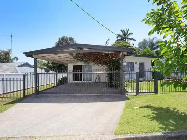 For Rent! 4 BR 21 Jane Street, Southport, QLD 4215