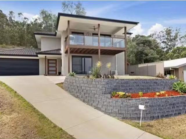 Cozy 4 BR 21 Rigoni Crescent, COFFS HARBOUR House for rent Li.