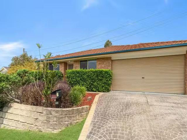 For Rent! 4 BR 23 Ridgeland Street, Woongarrah, NSW 2259