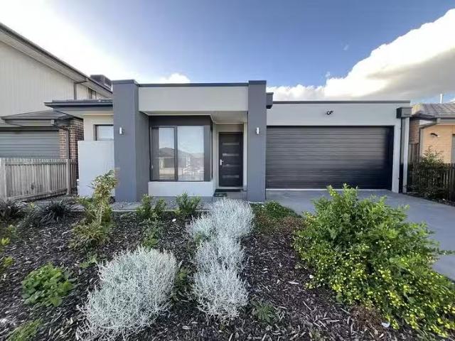 New 4 BR 25 Burnbank Parade, Clyde North, VIC 3978