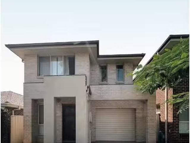 Cheap 4 BR 25 Follet Avenue, Middleton Grange House for rent.