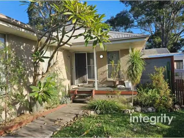 Rental! 4 BR 25 Mountain Ash Place, Worrigee House for rent L.