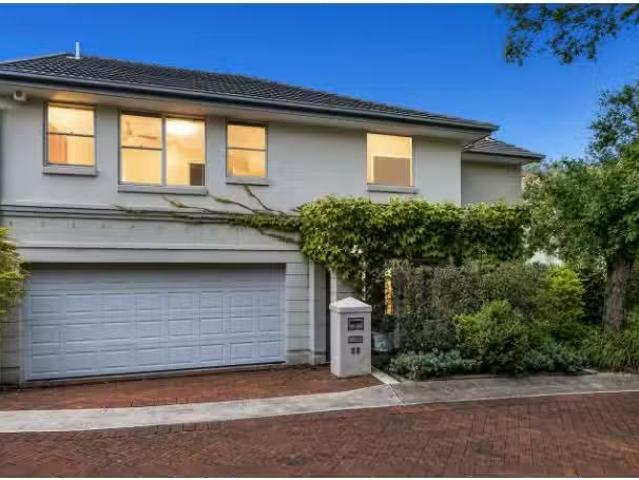 Just in! 4 BR 25 Skylark Circuit, Bella Vista House for rent.