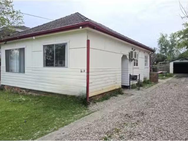 Cozy 4 BR 25A Stanbrook Street, Fairfield Heights House for re.