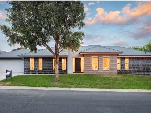 Cozy 4 BR 26 Gallagher Street, Thurgoona House for rent Liste.