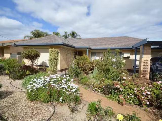 Nice 4 BR 26 Mills Avenue, Port Noarlunga, SA 5167