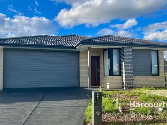 Charming 4 BR 277 The Lakes Boulevard, South Morang, VIC 3752.