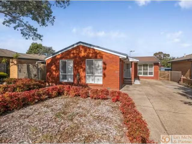 New 4 BR 27 Ullamulla Crescent, Queanbeyan House for rent Lis.